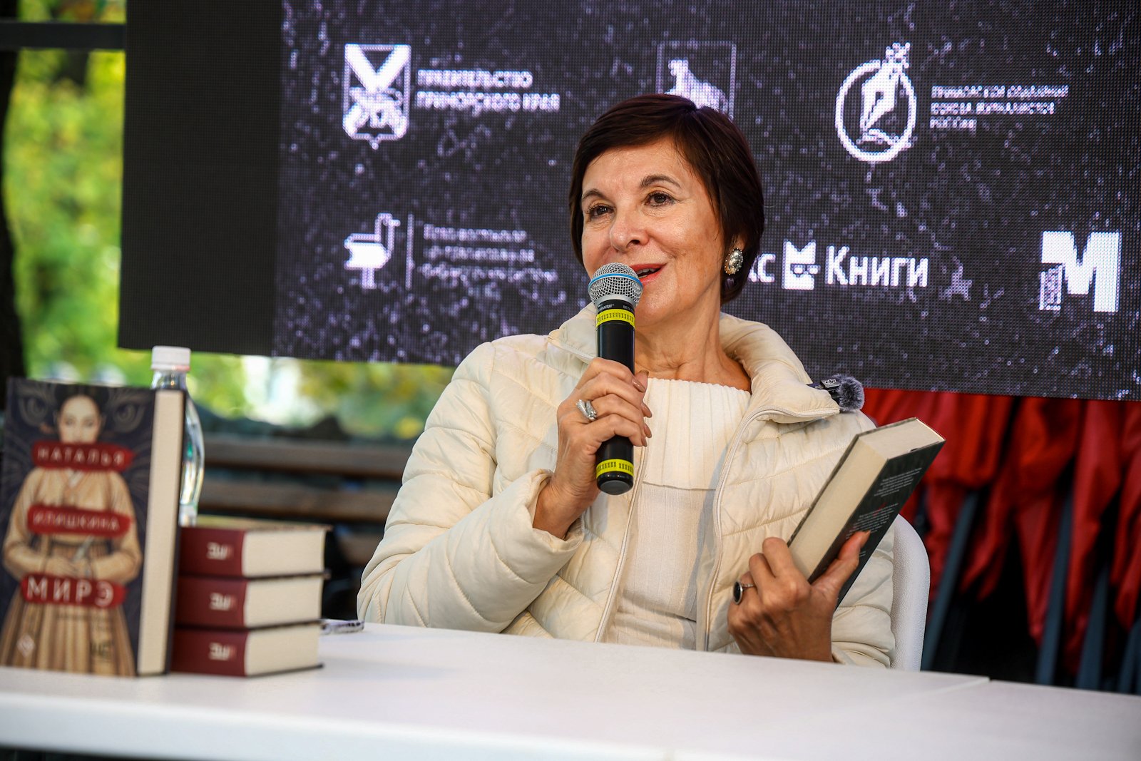 "Мне нужно было полюбить героиню": роман о Владивостоке 1920-х представили на "ЛиТРе"